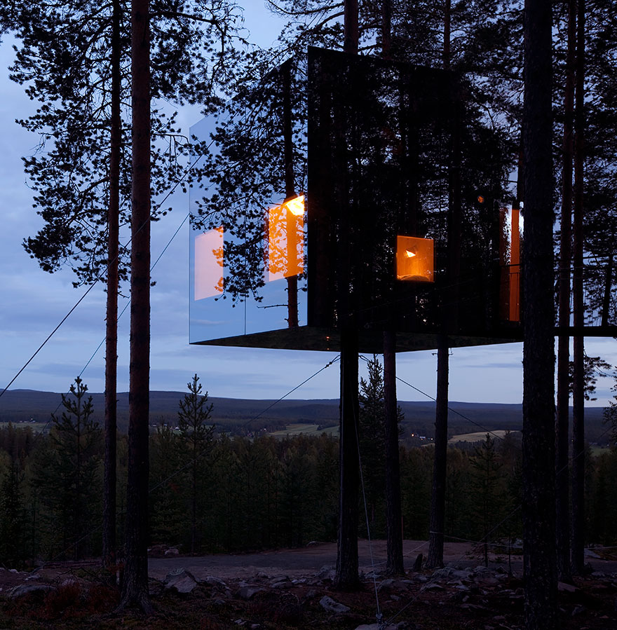 Mirrorcube_treehouse