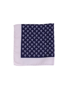 panuelo-bolsillo-seda-azul-corazones-blancos.jpg