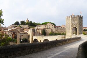puente acceso a besalú