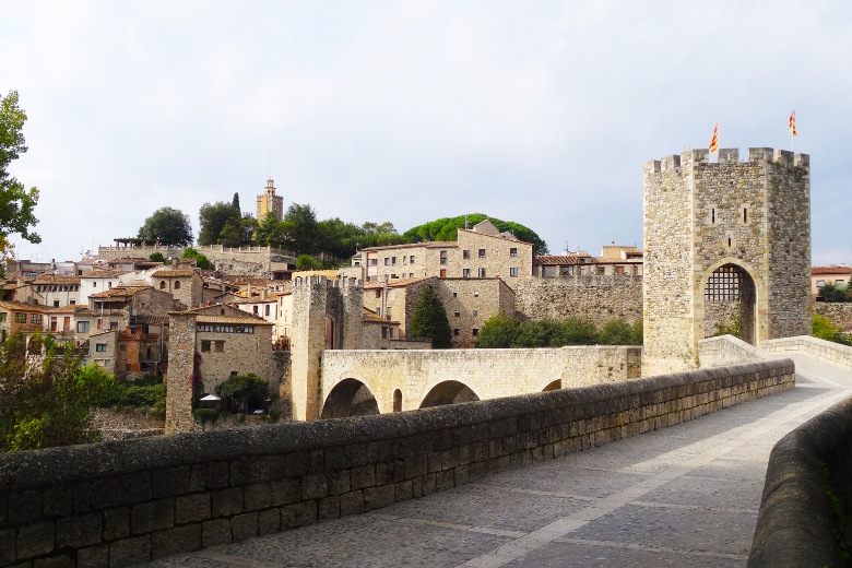 puente acceso a besalú